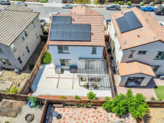 555 Sparrow Street, Hollister CA: https://media.crmls.org/mediaz/ec12eee3-0096-4f91-9d05-fea249e6ceae.jpg