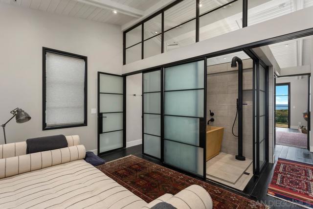 111 Little Orphan Aly, Del Mar CA: https://media.crmls.org/mediaz/ec131df6-9dee-46a4-b588-ae6902044ff9.jpg