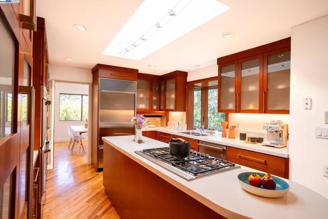 351 El Toyonal, Orinda CA: https://media.crmls.org/mediaz/ec133409-1a0c-4b07-a925-3932f39e22c1.jpg