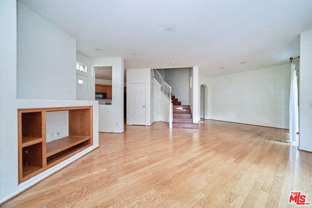 915 Somerville, Irvine CA: https://media.crmls.org/mediaz/ec1354de-a43d-4c08-bbab-1a4a2d895ff8.jpg