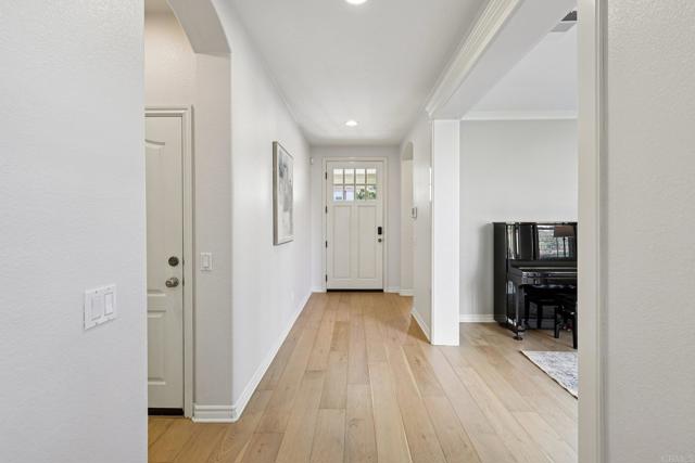 Detail Gallery Image 4 of 36 For 11493 Nantucket Pkwy, San Diego,  CA 92130 - 4 Beds | 4/1 Baths