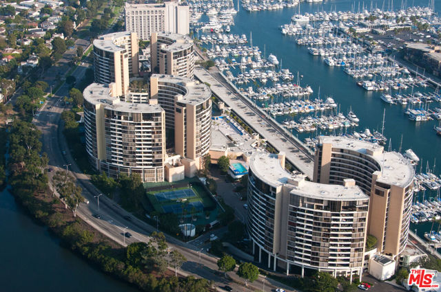 4267 Marina City Drive, Marina del Rey CA: https://media.crmls.org/mediaz/ec13cf8a-34eb-475a-827e-e5b9e901966b.jpg