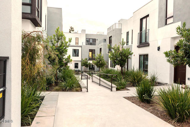 719 S Marengo Avenue, Pasadena CA: https://media.crmls.org/mediaz/ec141608-7ba6-451e-8ddd-518903ad8c1b.jpg