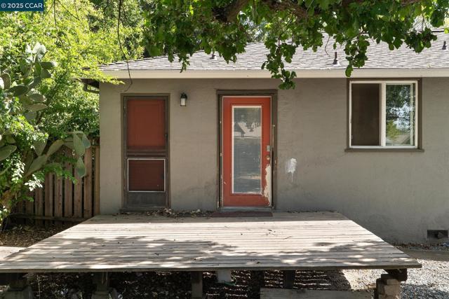 1580 3rd Ave, Walnut Creek CA: https://media.crmls.org/mediaz/ec147a12-c3d8-48ce-be03-4e5f48b5137b.jpg