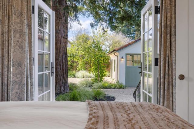 957 University Drive, Menlo Park CA: https://media.crmls.org/mediaz/ec149e94-13e9-4c3b-81b7-aa41e98ba0f4.jpg