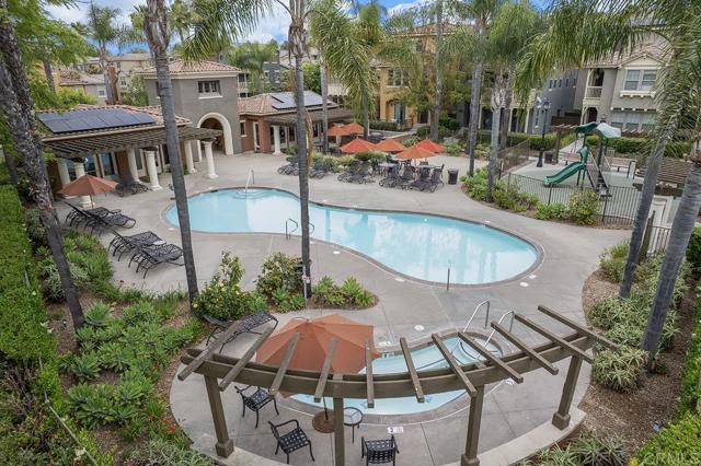 Detail Gallery Image 2 of 41 For 1883 Aquamarine Ct #9,  Chula Vista,  CA 91913 - 2 Beds | 2/1 Baths