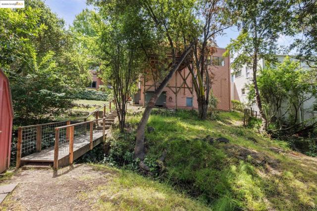 1675 Visalia Ave, Berkeley CA: https://media.crmls.org/mediaz/ec14de55-1d54-4f2c-aeee-34baa39cf8a6.jpg