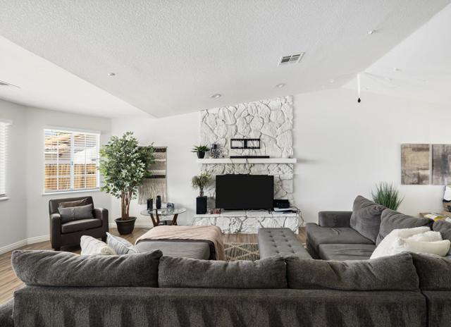 66424 San Juan Road, Desert Hot Springs CA: https://media.crmls.org/mediaz/ec155632-64ad-4d6c-8ebb-af507f499c4e.jpg
