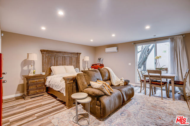 4101 Tarrybrae Terrace, Tarzana CA: https://media.crmls.org/mediaz/ec155759-9232-4bdd-94f4-6875d9f3f826.jpg