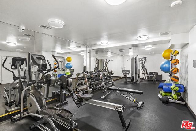 100 S Doheny Drive, Los Angeles CA: https://media.crmls.org/mediaz/ec15f185-9ffe-42ac-b456-7189d635dd63.jpg