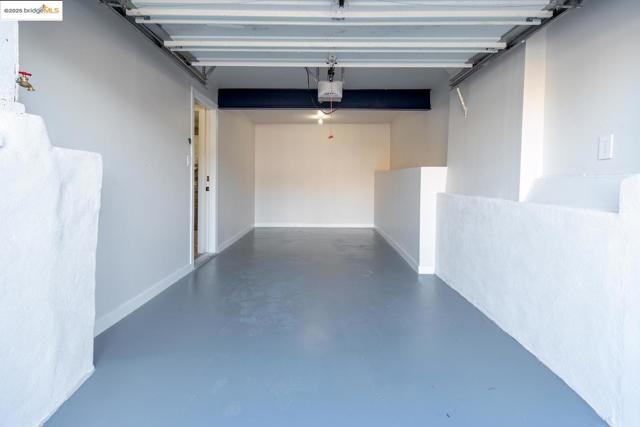 1515 Hampel St, Oakland CA: https://media.crmls.org/mediaz/ec162b4d-e427-4f10-bf21-0e1db0d48045.jpg