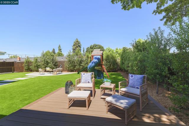3937 Majestic Dr, Concord CA: https://media.crmls.org/mediaz/ec16879b-e140-4abf-a37f-b1371249310f.jpg