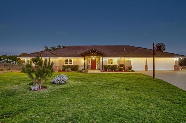 Detail Gallery Image 2 of 54 For 2092 Tudor Ln, Fallbrook,  CA 92028 - 4 Beds | 3/1 Baths