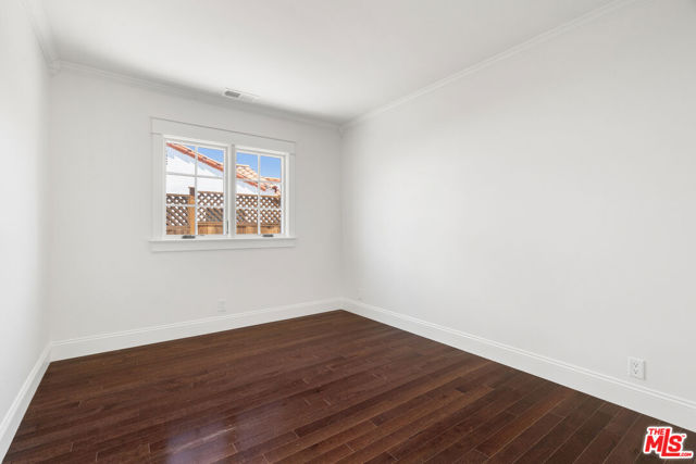 2347 Parnell Avenue, Los Angeles CA: https://media.crmls.org/mediaz/ec17d318-c059-4fff-84ec-da25d70122e9.jpg
