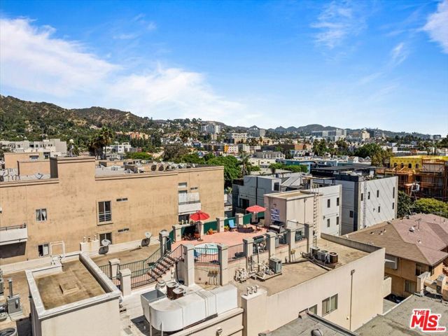 1342 N Sierra Bonita Avenue, West Hollywood CA: https://media.crmls.org/mediaz/ec181c77-6031-4b21-8c06-56db10bb95f3.jpg