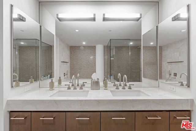 1755 Ocean Avenue, Santa Monica CA: https://media.crmls.org/mediaz/ec1878dd-7b49-4c09-9874-d8083bdc5301.jpg