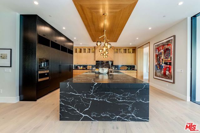15907 Valley Vista Boulevard, Encino CA: https://media.crmls.org/mediaz/ec18982c-346b-424c-a38d-1aa206fb33bd.jpg