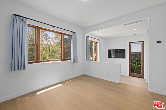 10503 Tennessee Avenue, Los Angeles CA: https://media.crmls.org/mediaz/ec18d35b-0fbb-424c-b584-29092ff81640.jpg