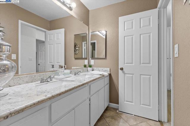 60 W South St, Tracy CA: https://media.crmls.org/mediaz/ec18feb3-23c2-45d3-b824-986087fabd5a.jpg