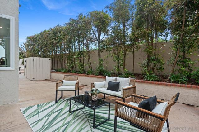 8206 Caminito Lacayo, La Jolla CA: https://media.crmls.org/mediaz/ec191474-952e-4f3b-802b-9af2bb66914e.jpg
