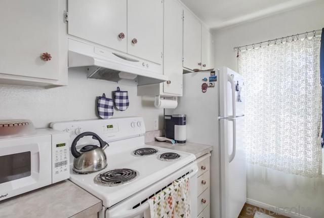1251 Parker Pl, San Diego CA: https://media.crmls.org/mediaz/ec1abe5a-8f4b-433a-94cc-809853e02af5.jpg