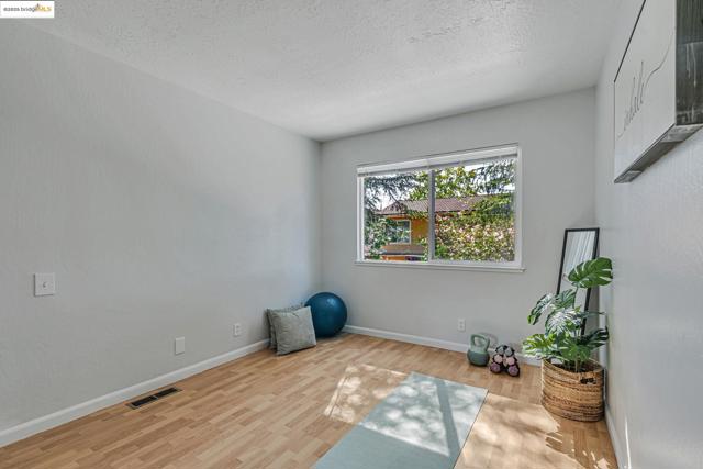 4414 Willow Glen Ct, Concord CA: https://media.crmls.org/mediaz/ec1af2d4-e33e-4d2b-98c5-d39077738c6c.jpg