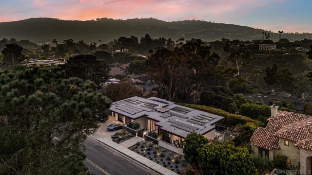 8070 La Jolla Scenic Dr N, La Jolla CA: https://media.crmls.org/mediaz/ec1b0667-be4e-47ef-9553-3caab9a2c6db.jpg