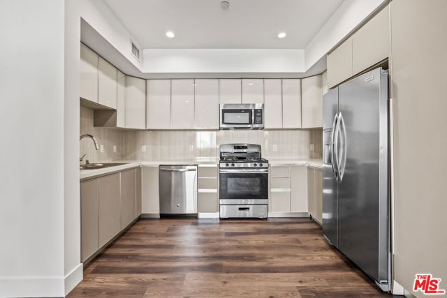 850 Wilcox, Los Angeles CA: https://media.crmls.org/mediaz/ec1b585c-f7dd-41a5-87a1-9bfffd8f4d82.jpg