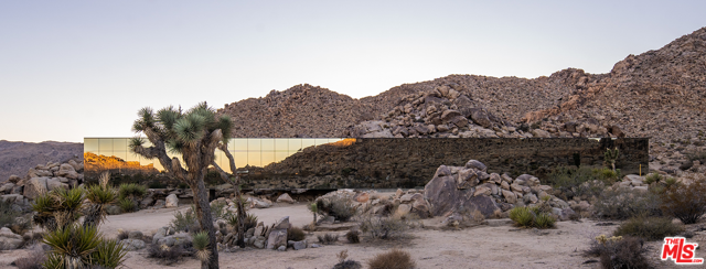 8198 Uphill Road, Joshua Tree CA: https://media.crmls.org/mediaz/ec1b9ef2-b241-4efd-b60b-fa2d38828598.jpg
