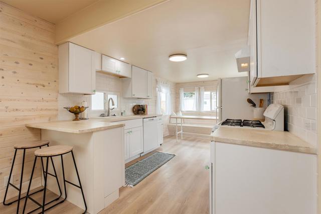 750 47th Avenue, Capitola CA: https://media.crmls.org/mediaz/ec1c85d6-3496-4844-a539-28581dca0f63.jpg
