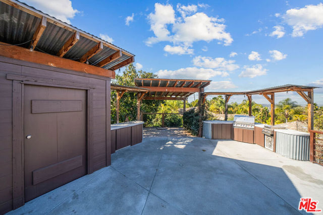 32070 Via Vera, Bonsall CA: https://media.crmls.org/mediaz/ec1cacd2-b3fa-4031-8393-c16d71b0c60f.jpg