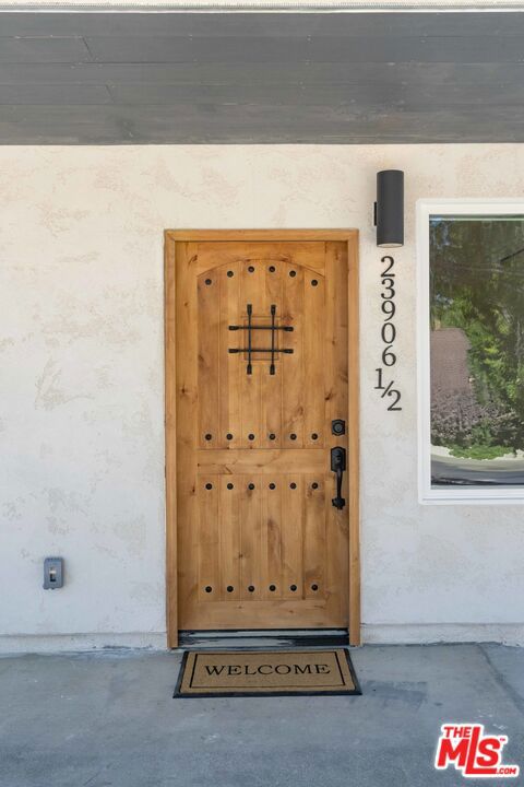 23906 1/2 Darbun Drive, Newhall CA: https://media.crmls.org/mediaz/ec1cee37-bba8-49cd-b81d-aaea5f86d904.jpg