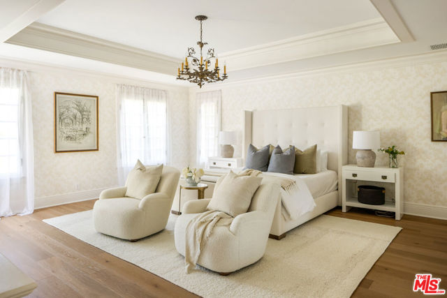 130 S Cliffwood Avenue, Los Angeles CA: https://media.crmls.org/mediaz/ec1d1cd2-58a3-4e03-8b0b-af0c131acbd8.jpg