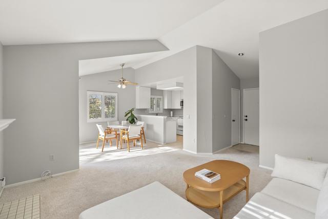 Detail Gallery Image 8 of 33 For 11325 Avenida De Los Lobos Unit D, San Diego,  CA 92127 - 1 Beds | 1 Baths