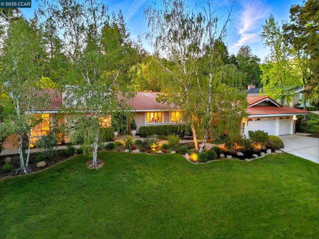1804 Piedras Circle, Alamo CA: https://media.crmls.org/mediaz/ec1e3ec3-011f-41de-909d-016669bdc07b.jpg