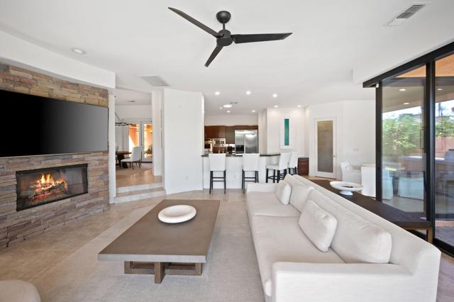 50380 Via Serenidad, La Quinta CA: https://media.crmls.org/mediaz/ec1eda2a-4321-44b0-a7cf-2706e5f11288.jpg