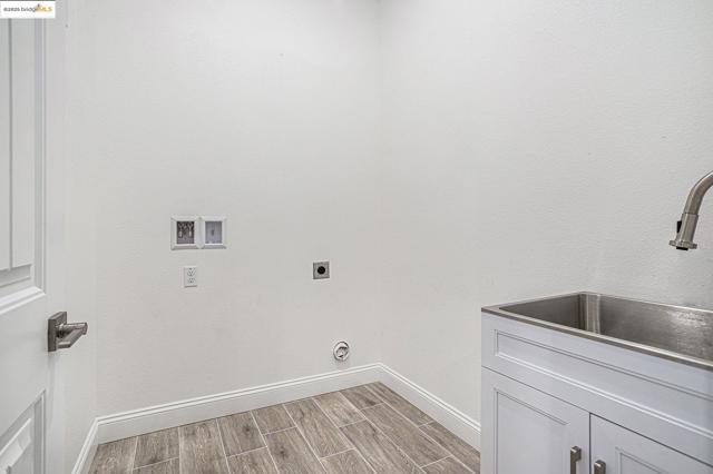 130 Arbor View Ln, Lafayette CA: https://media.crmls.org/mediaz/ec1f2b47-f43f-4fd0-9402-fada1a47bc7a.jpg