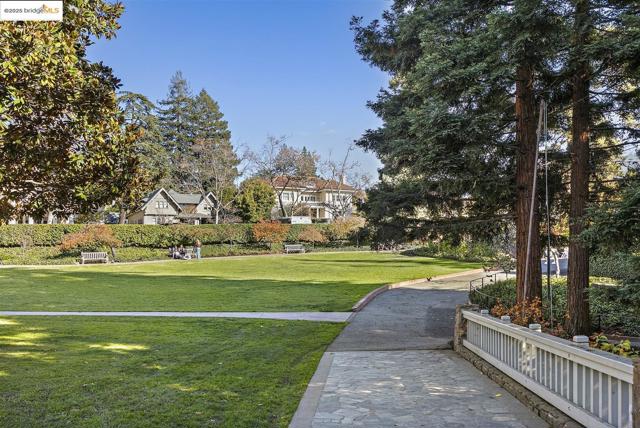 61 Wildwood Ave, Piedmont CA: https://media.crmls.org/mediaz/ec1fe738-cbf9-4c13-ac7b-f4c44936af14.jpg
