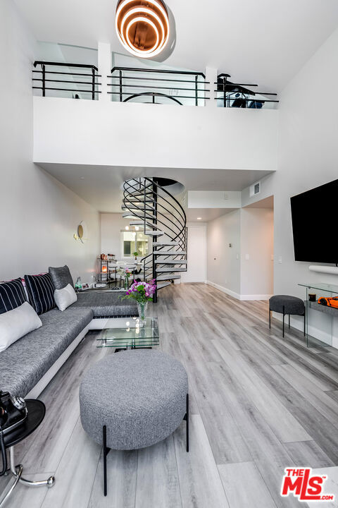 4326 Babcock Avenue, Studio City CA: https://media.crmls.org/mediaz/ec1fe89c-e2f3-47c5-a341-a842222f18c6.jpg