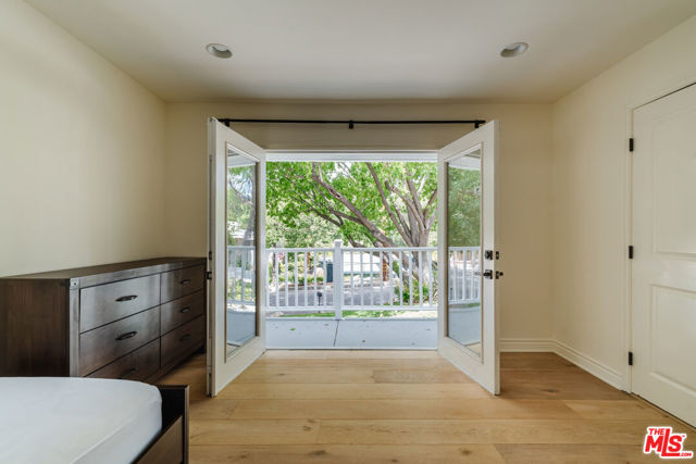 15514 Del Gado Drive, Sherman Oaks CA: https://media.crmls.org/mediaz/ec2042bd-aa62-446e-9c0d-5fa18f8bc134.jpg