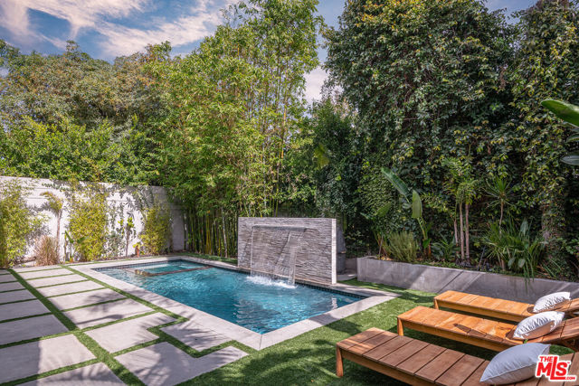 428 N La Jolla Avenue, Los Angeles CA: https://media.crmls.org/mediaz/ec204980-d782-4f30-bb4e-949ff775d06c.jpg