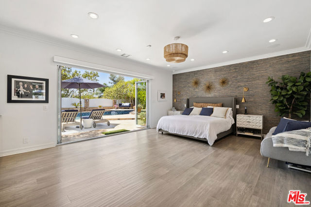 18141 Green Meadow Drive, Encino CA: https://media.crmls.org/mediaz/ec2050a5-bfad-45be-be1b-59145d5b2acf.jpg