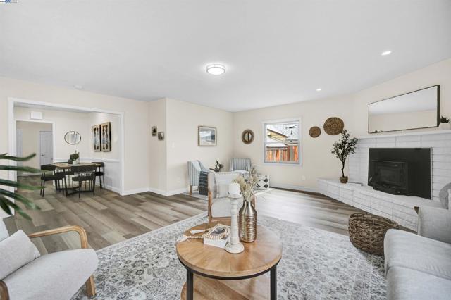 19157 San Miguel Ave, Castro Valley CA: https://media.crmls.org/mediaz/ec206995-a9ab-4502-8472-df525af6efac.jpg
