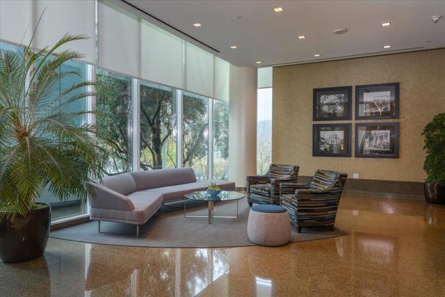 425 1st Street, San Francisco CA: https://media.crmls.org/mediaz/ec212138-0bcf-4845-b78f-af5704d4c9eb.jpg