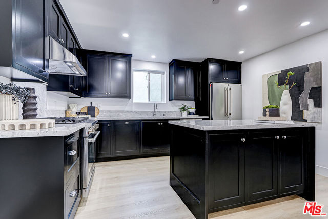 1291 Sycamore, Los Angeles CA: https://media.crmls.org/mediaz/ec216b51-7dbc-4ca8-9755-cccba99ebd3d.jpg