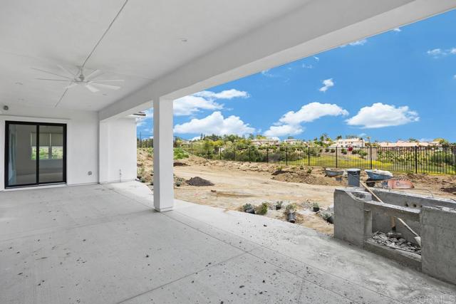 1216 Stonemark Place, Vista CA: https://media.crmls.org/mediaz/ec21bce6-9356-48a6-9869-7fa555129942.jpg