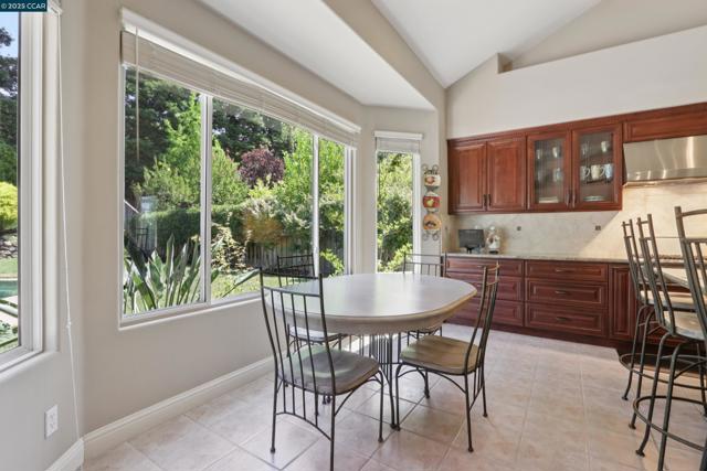 132 Victoria Pl, Danville CA: https://media.crmls.org/mediaz/ec2205e9-453b-4259-93b1-056a9d50bba0.jpg