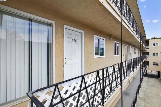 273 MacArthur Blvd, Oakland CA: https://media.crmls.org/mediaz/ec221e50-10b3-4c3c-930c-a65eaf66ab7e.jpg