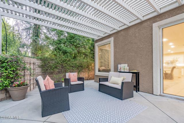 535 Winncastle Street, Simi Valley CA: https://media.crmls.org/mediaz/ec238bed-08a7-4eb5-92ab-862647f4cadd.jpg