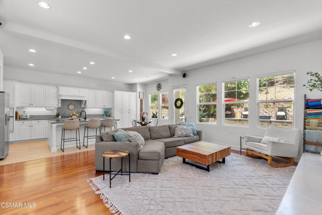 1729 Bluesage Court, Simi Valley CA: https://media.crmls.org/mediaz/ec23963a-eac4-412d-9db8-457586f79403.jpg